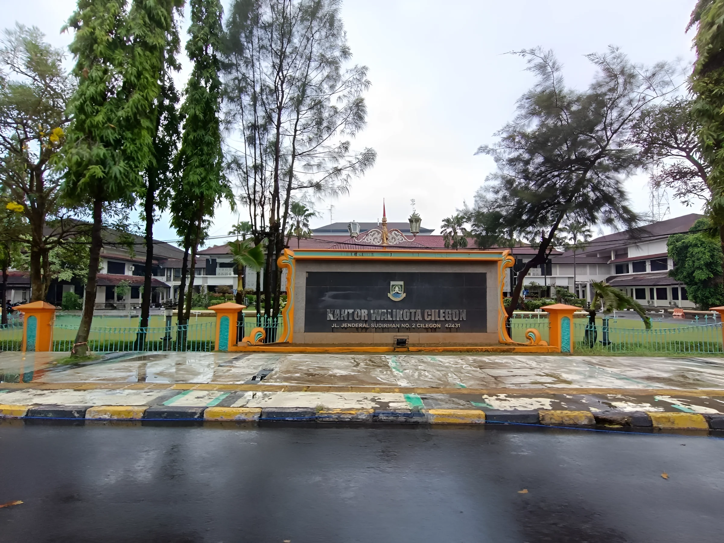 Kantor Walikota Cilegon, 2022 | Source: Wikimedia Commons | License: CC BY-SA 2.0 | https://commons.wikimedia.org/wiki/File:Kantor_Walikota_Cilegon,_2022.png