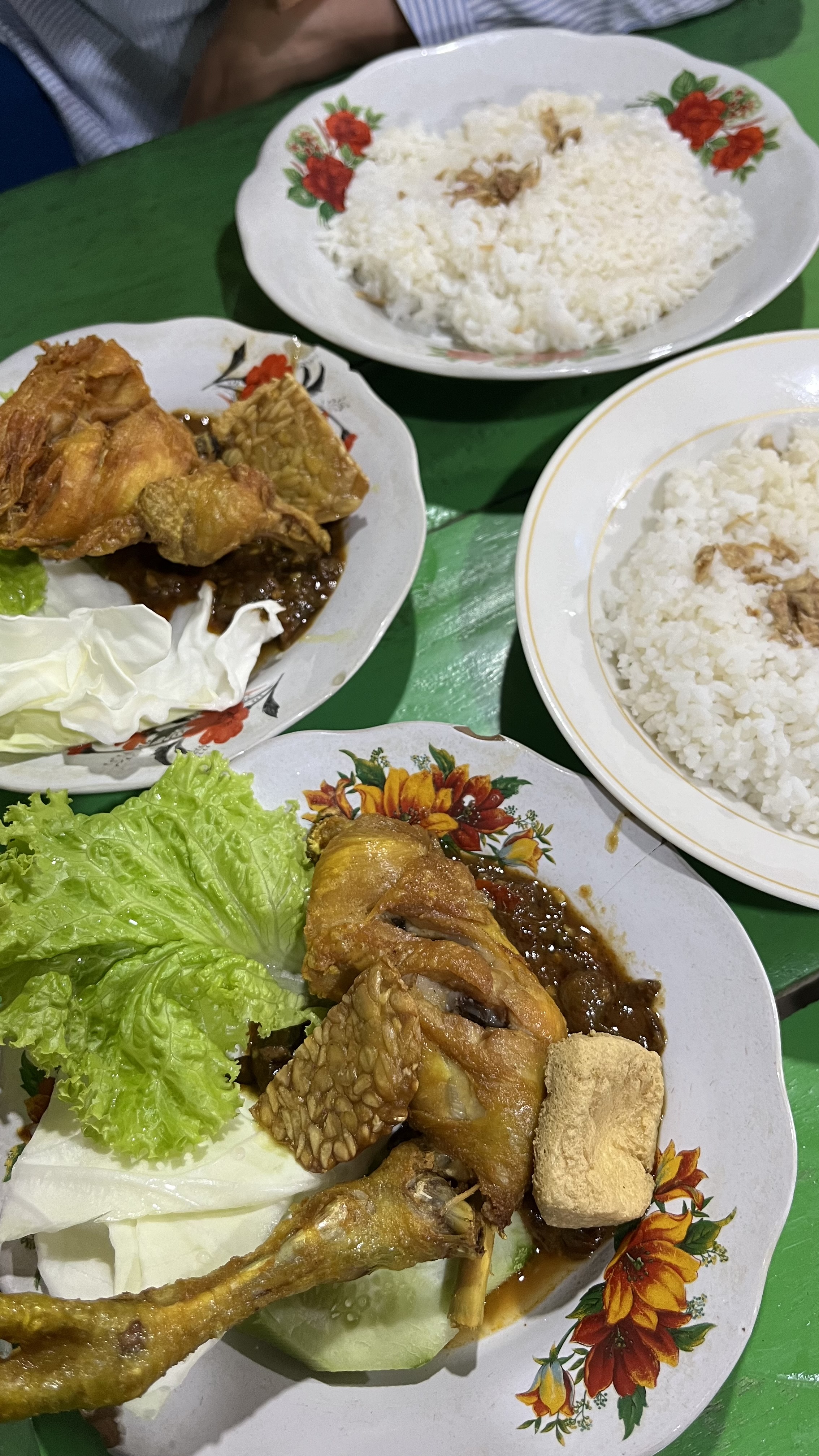 Representative duck dish image for Bebek Penyet Sambel Ijo Mbak Dwi | Representative image, not exact site photo | Source: Wikimedia Commons | License: CC0 1.0 | https://commons.wikimedia.org/wiki/File:Bebek_Goreng.jpg